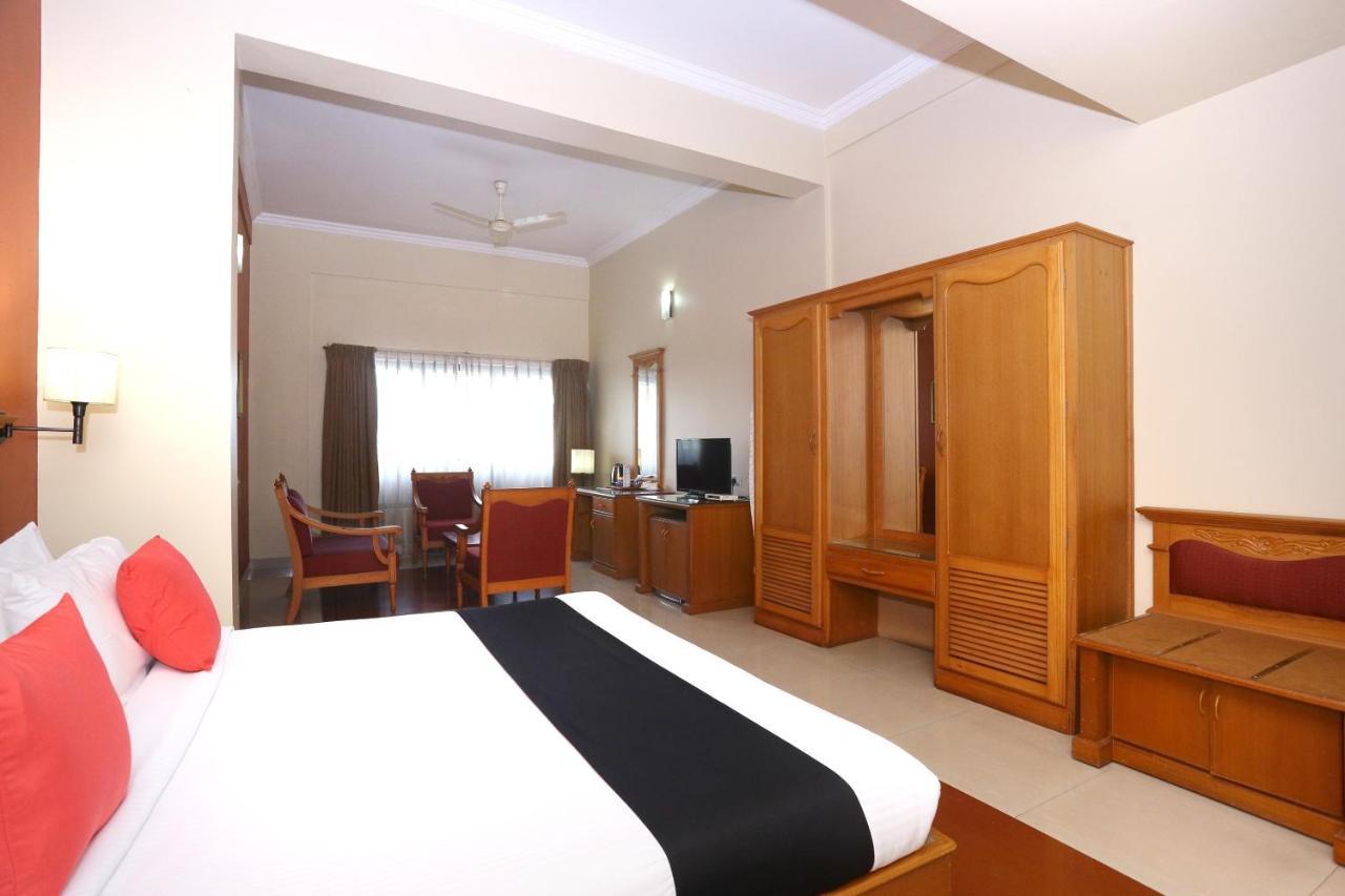 Capital O 45944 Club 7 Hotel Tiruvalla Luaran gambar
