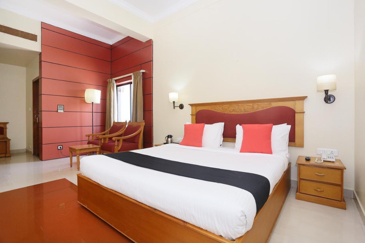 Capital O 45944 Club 7 Hotel Tiruvalla Luaran gambar