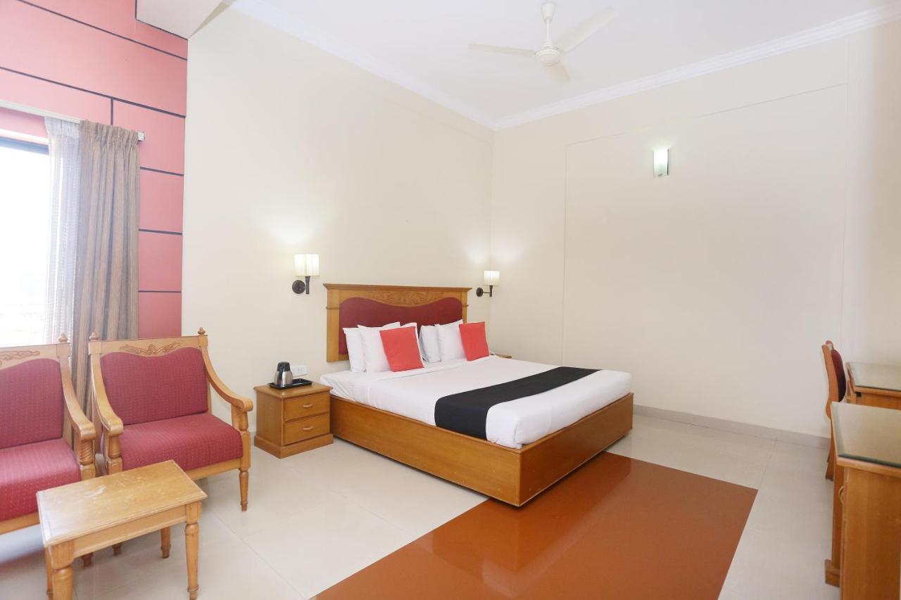 Capital O 45944 Club 7 Hotel Tiruvalla Luaran gambar