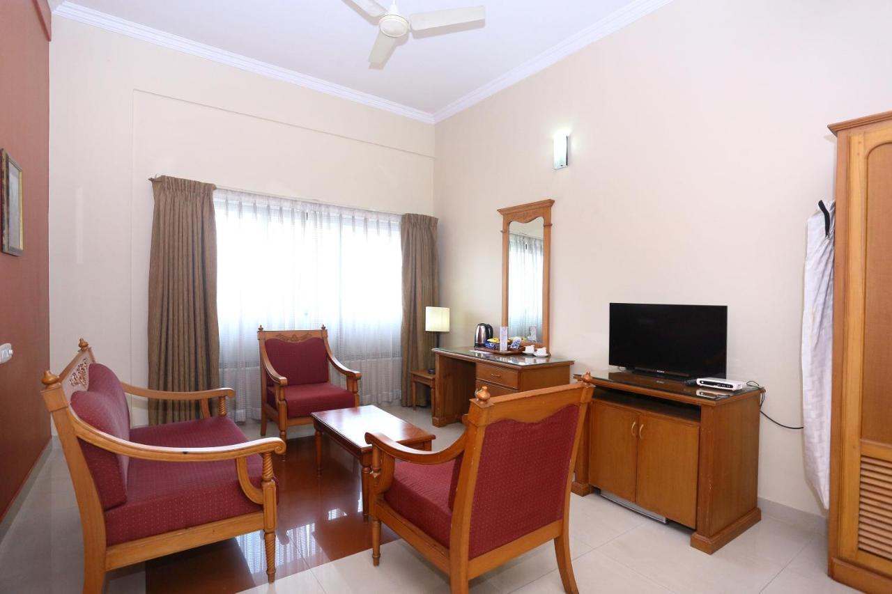 Capital O 45944 Club 7 Hotel Tiruvalla Luaran gambar