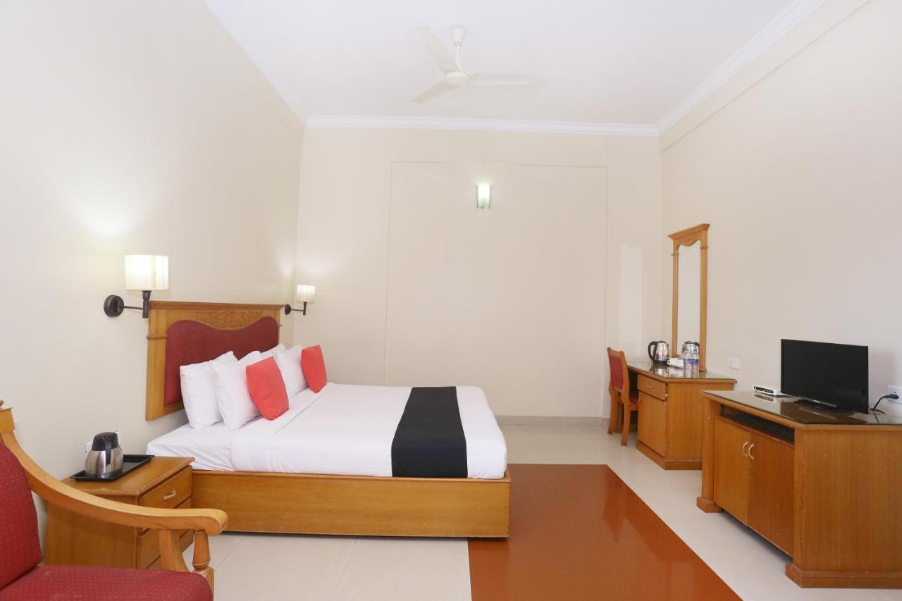Capital O 45944 Club 7 Hotel Tiruvalla Luaran gambar