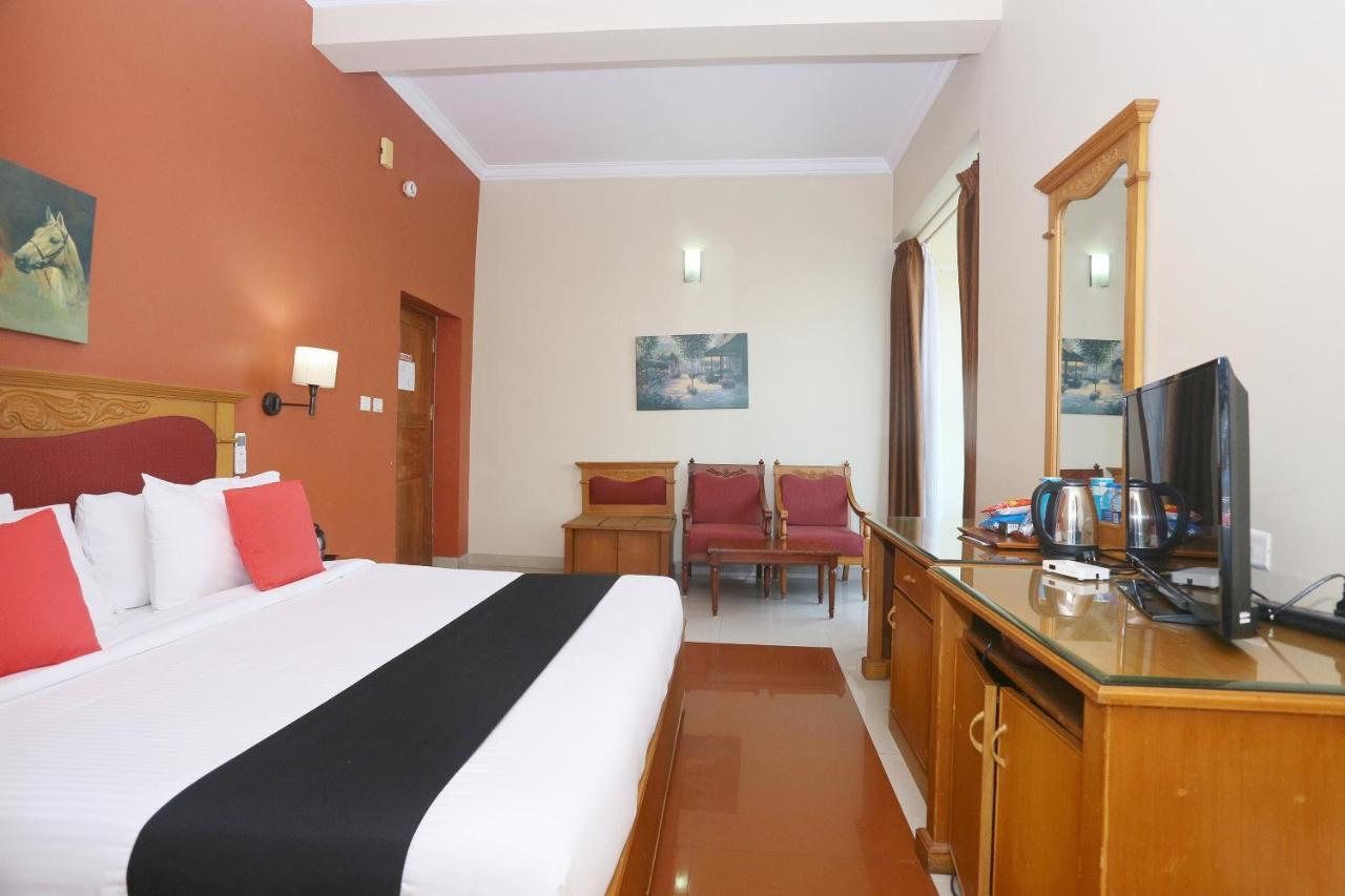 Capital O 45944 Club 7 Hotel Tiruvalla Luaran gambar