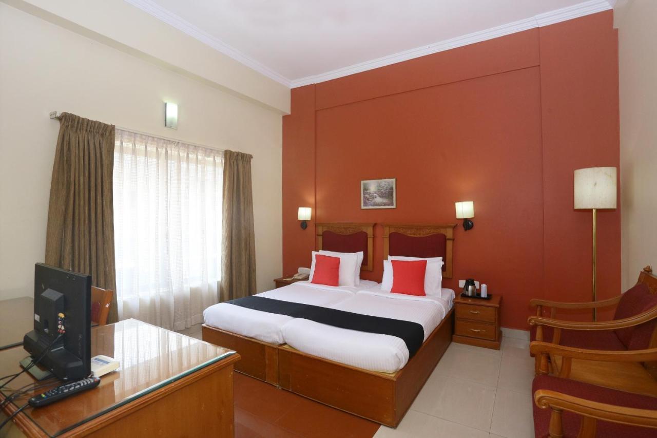 Capital O 45944 Club 7 Hotel Tiruvalla Luaran gambar
