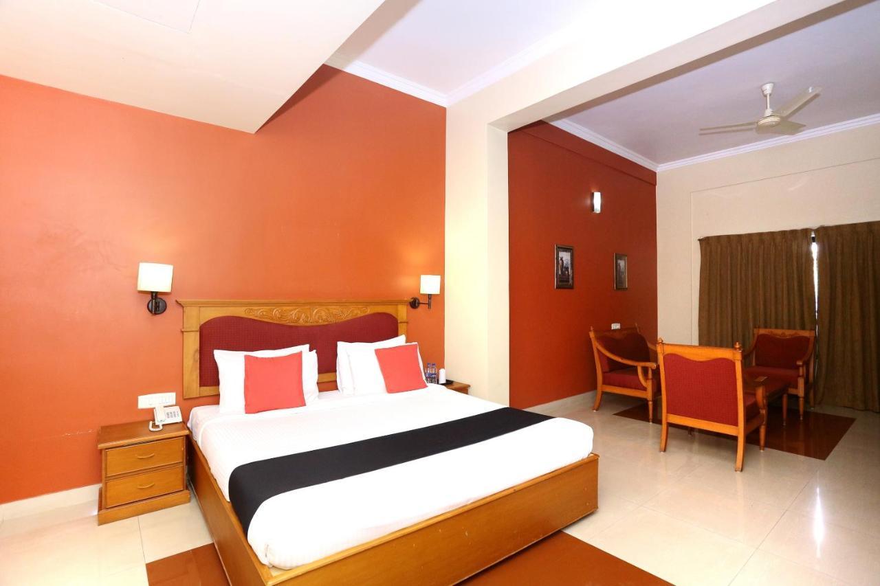Capital O 45944 Club 7 Hotel Tiruvalla Luaran gambar
