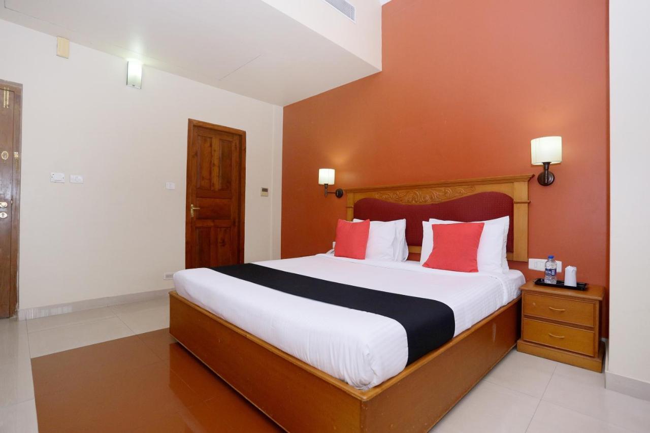 Capital O 45944 Club 7 Hotel Tiruvalla Luaran gambar