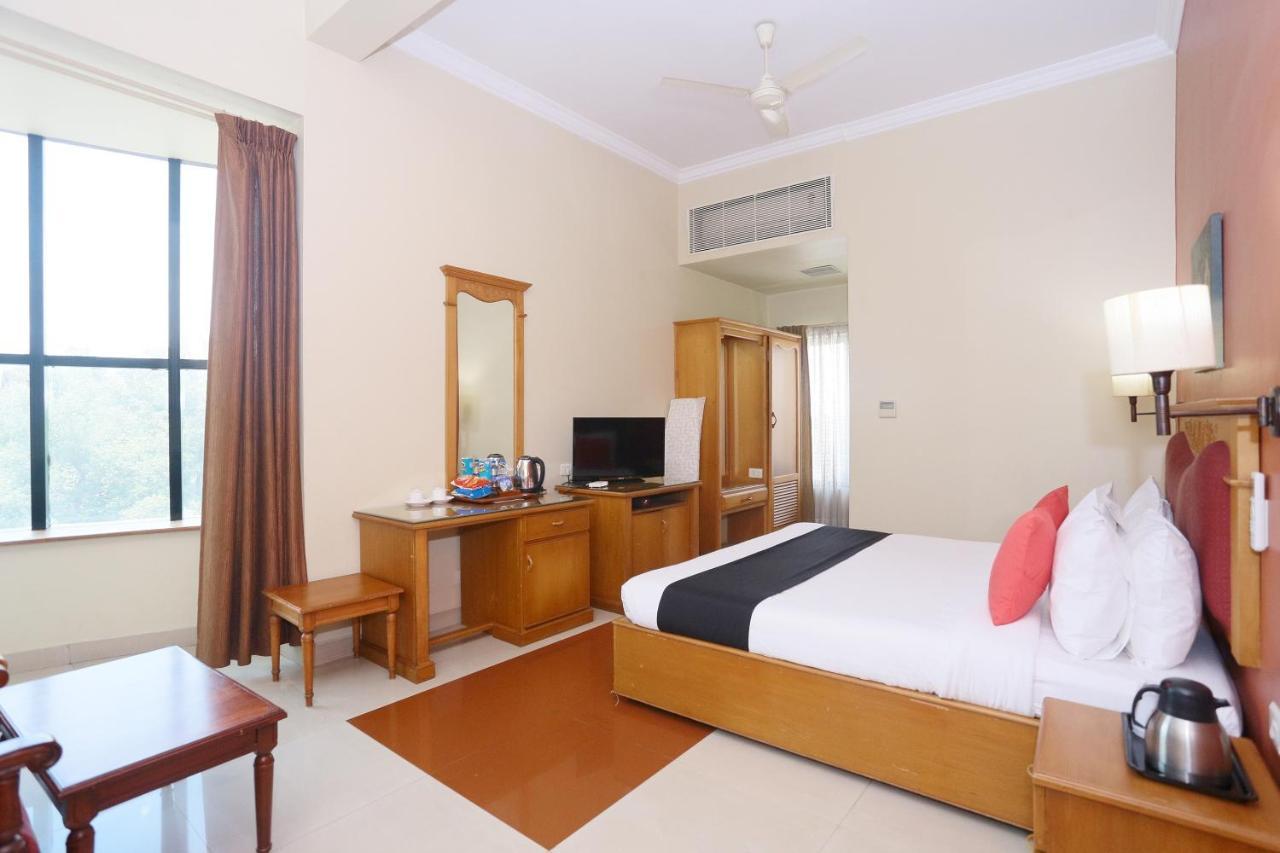 Capital O 45944 Club 7 Hotel Tiruvalla Luaran gambar